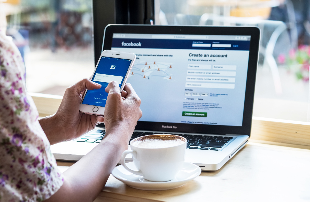 Facebook Immobilier Marketing Communication Reseaux Sociaux Ecrans